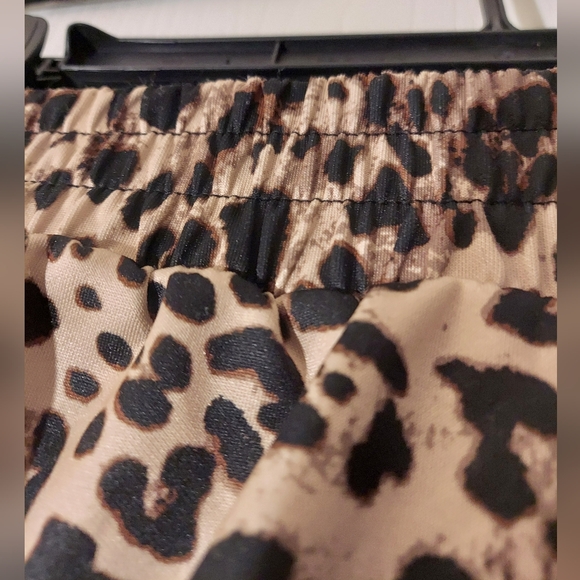High-Waisted Leopard Print Shorts, Stretchy - Picture 3 of 6